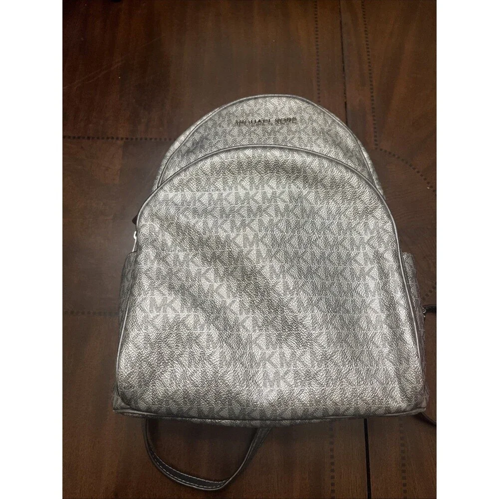 Signature Michael Kors Logo Backpack - Abbey - Medium - Gray/Silver - Picture 2 of 10